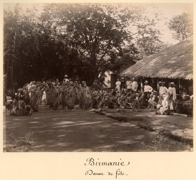 Burmesische Tänzer feiern, Burma, späte 19. Jahrhundert von English Photographer